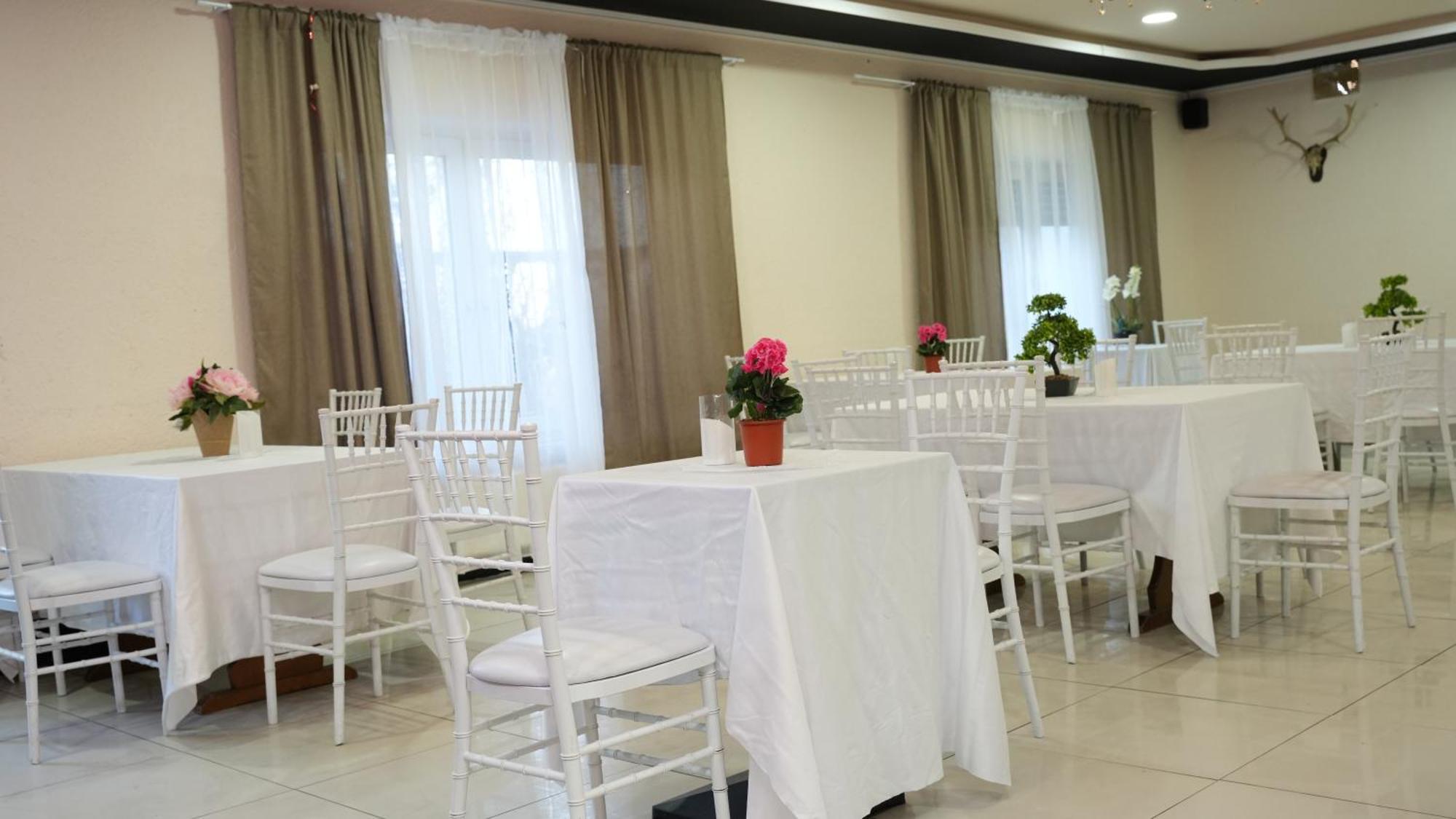 Sn Hotel And Restaurant Langgons Екстериор снимка