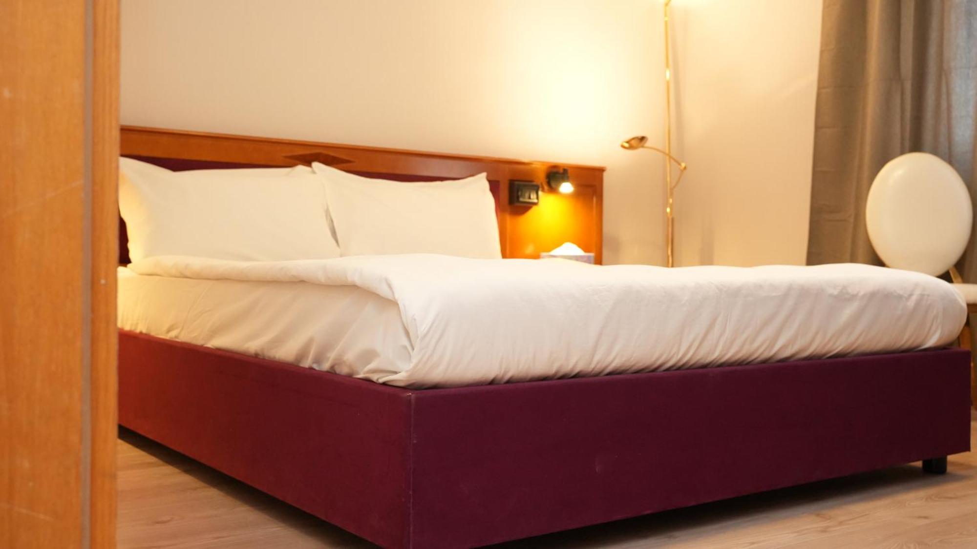 Sn Hotel And Restaurant Langgons Екстериор снимка